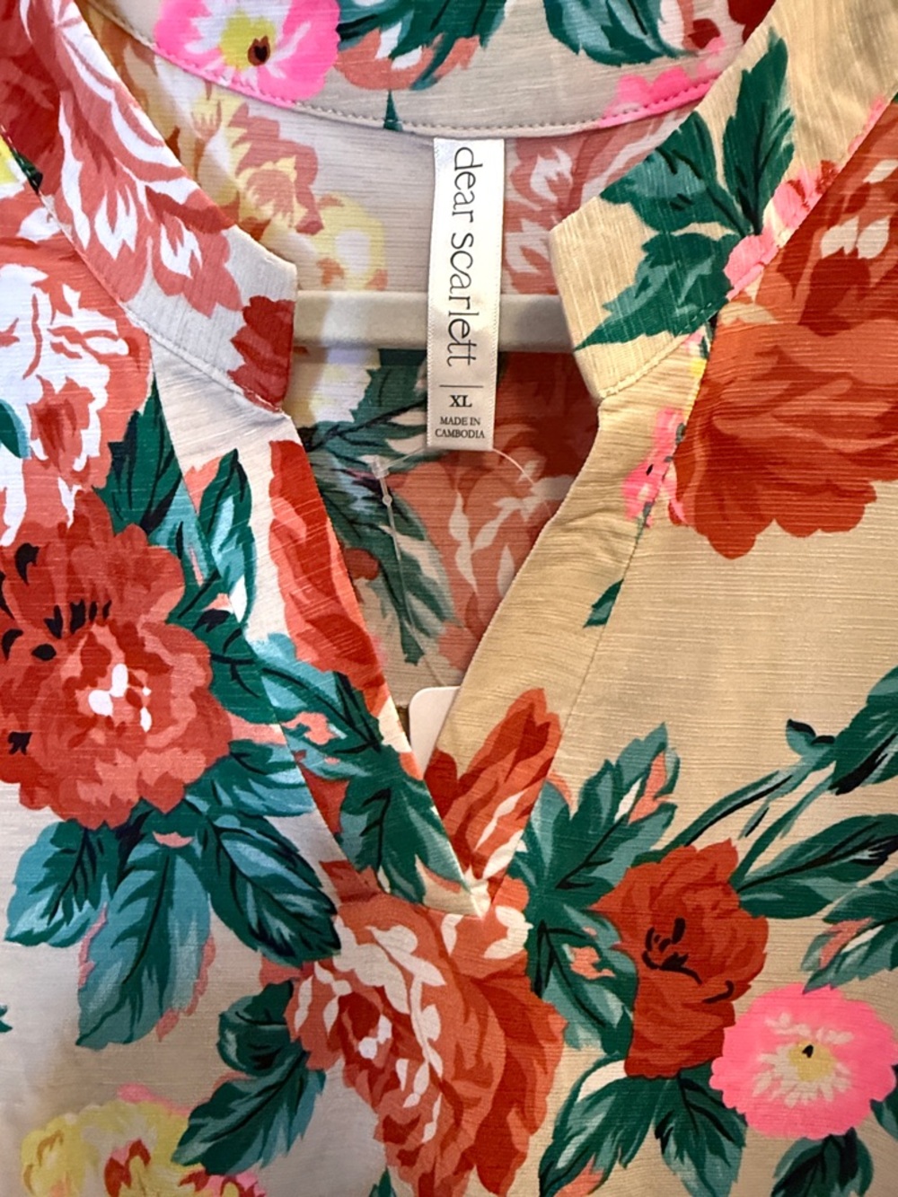 NWT - Dear Scarlett Women’s Floral Tunic In Beige & Pink - Size XL, 2XL and 3XL - Picture 3 of 5